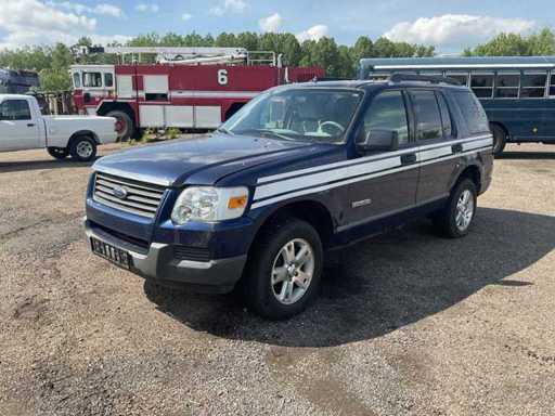 Ford Explorer Passenger Car 2006