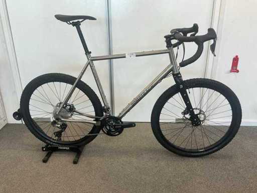 Bombtrack Hook EXT Ti - Titanium Titanium Zwart - Maat XL Gravelfiets