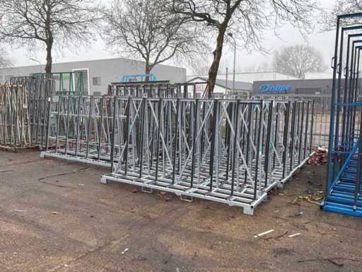 Batch of various sizes of glass trestles (14x)