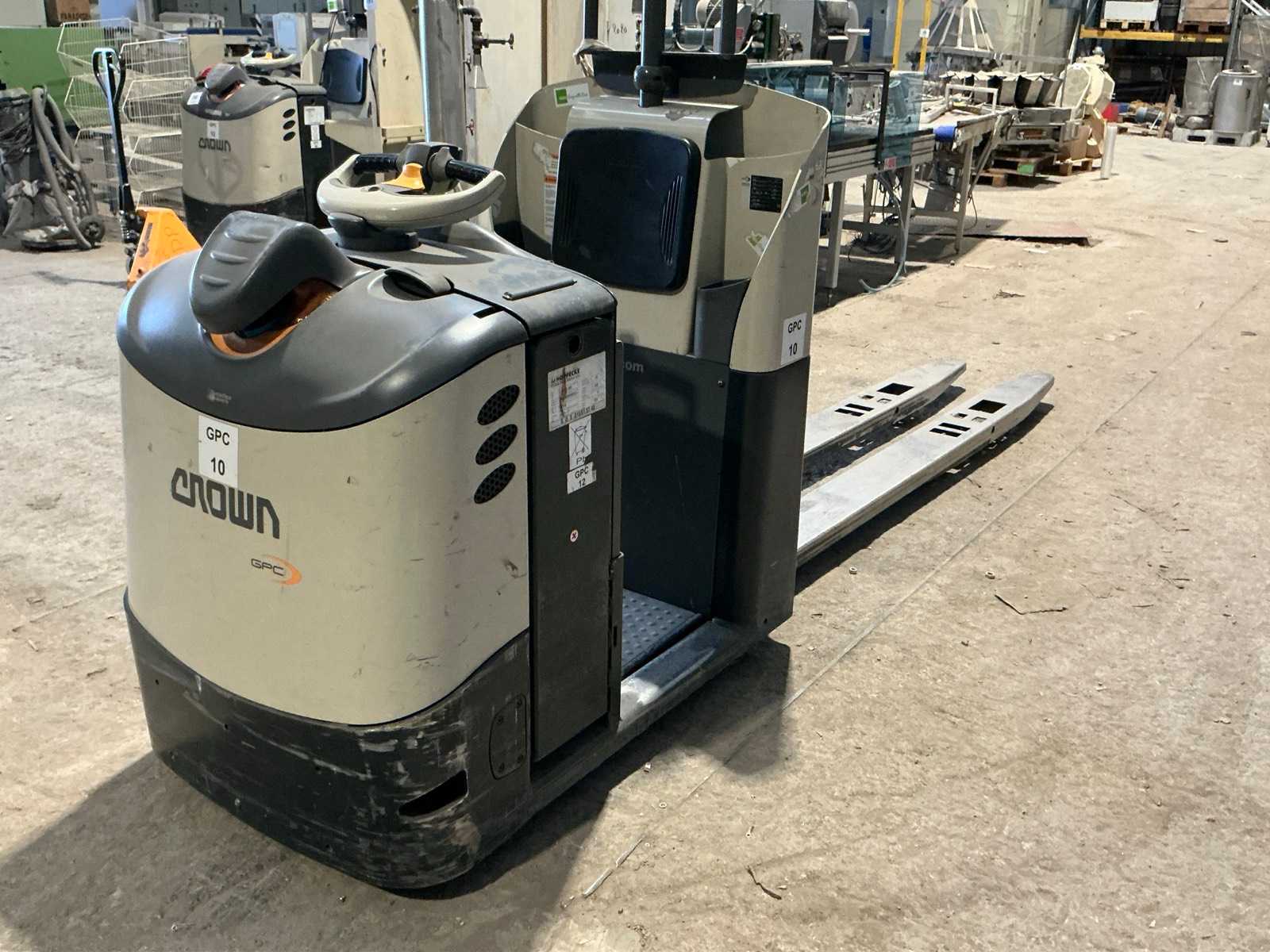 2017 Crown GPC 3020 Order Picker