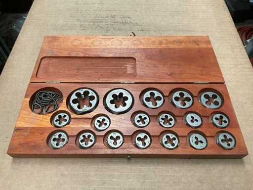 Zestaw do naprawy matryc Thread Four Star S1991M