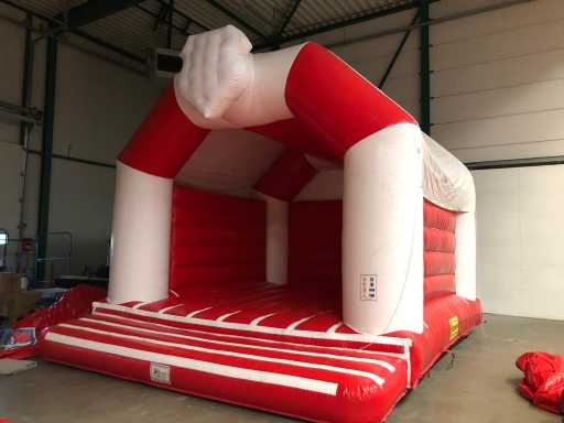 Château gonflable rouge/blanc