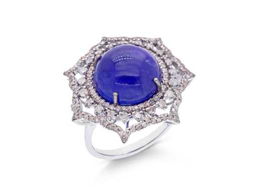 Großer Ring mit einem großen Tansanit in der Mitte, umgeben von natürlichen Diamanten