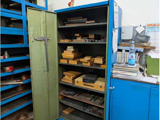 Workshop cabinet, with item measuring equipment