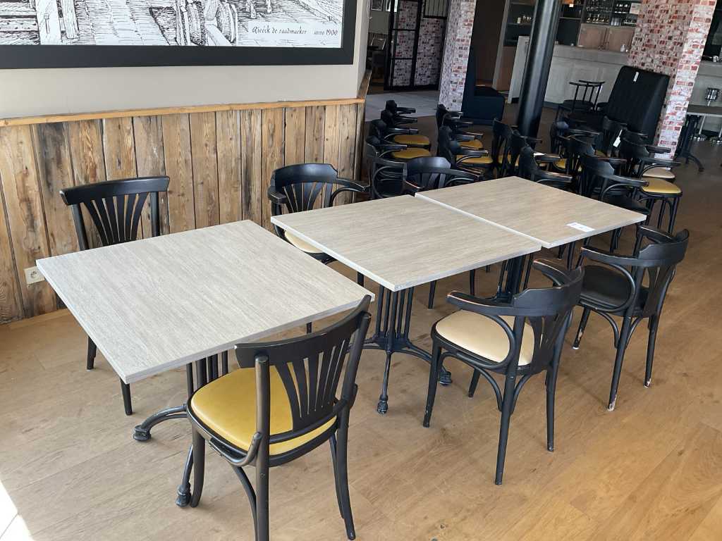 Tisch im Restaurant (16x)