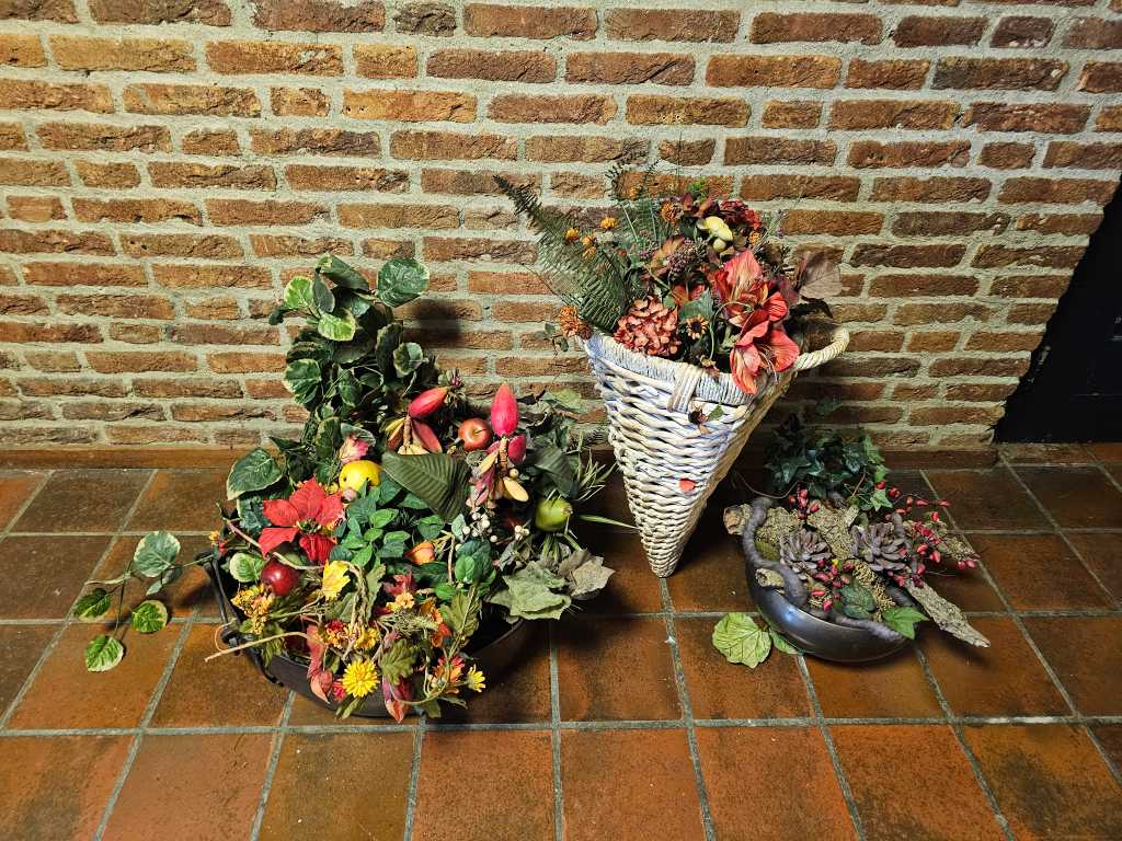 Partij kunststof bloemen en planten