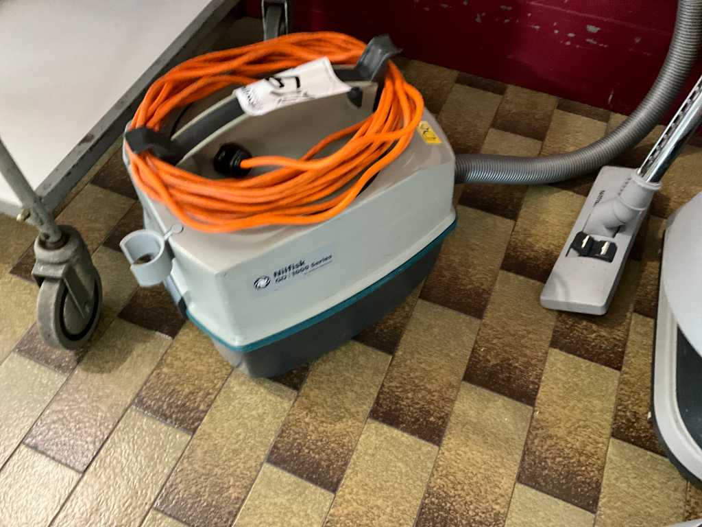 Nilfisk GD 1005 Vacuum Cleaner