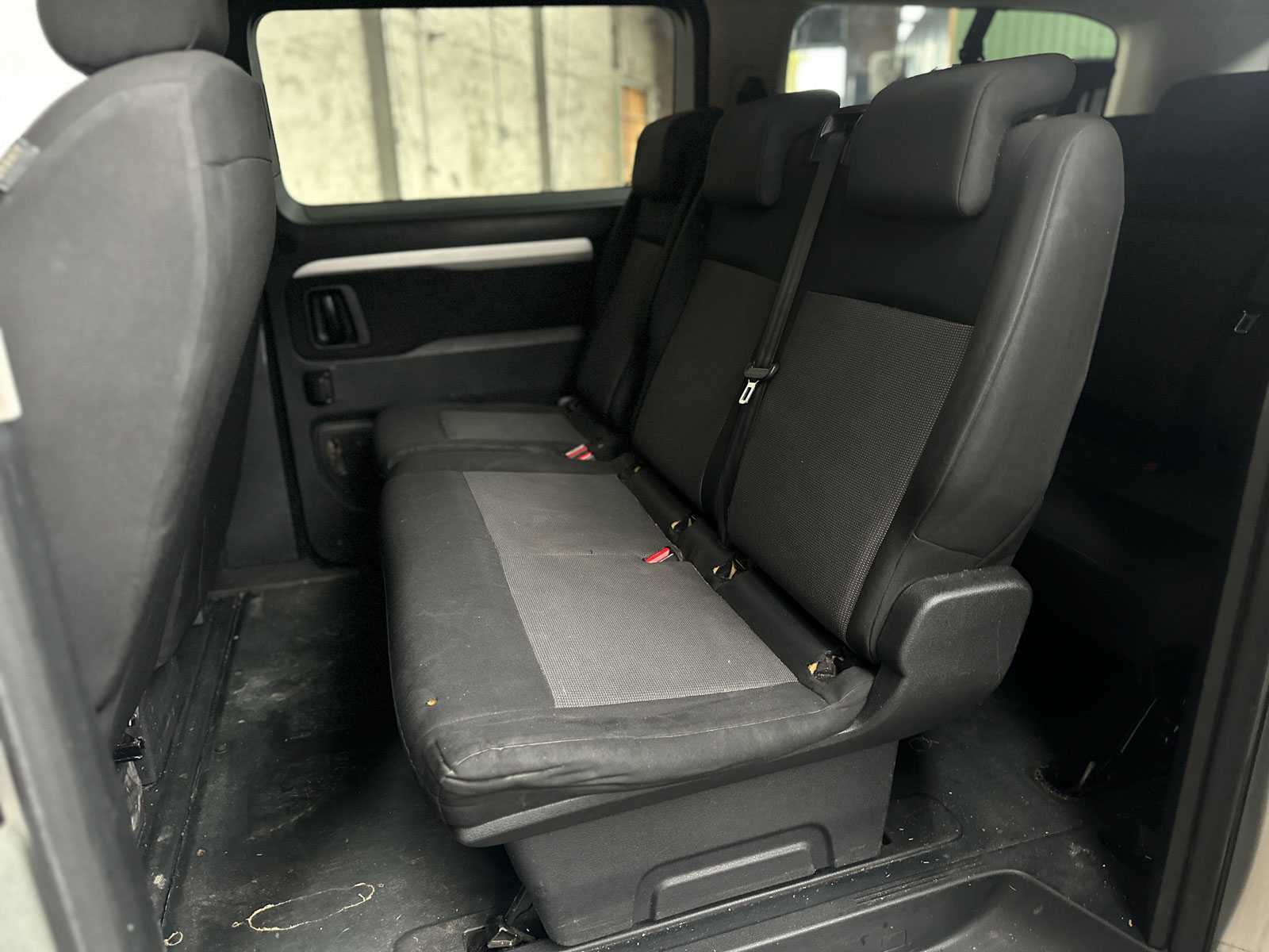 Peugeot Expert Traveller 1.5 9-Sitzer 120 PS 2019