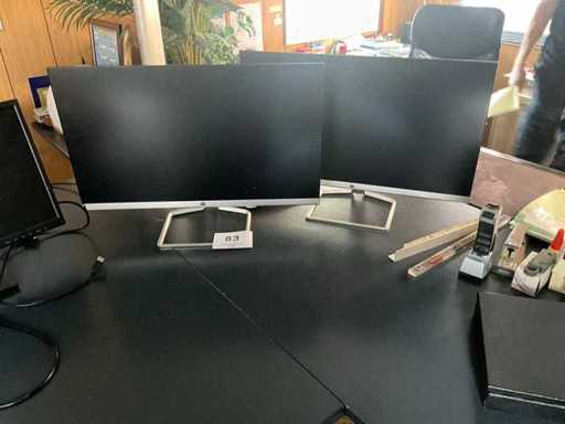 Various monitors (3x)