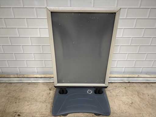 Panneau mobile sur bitume