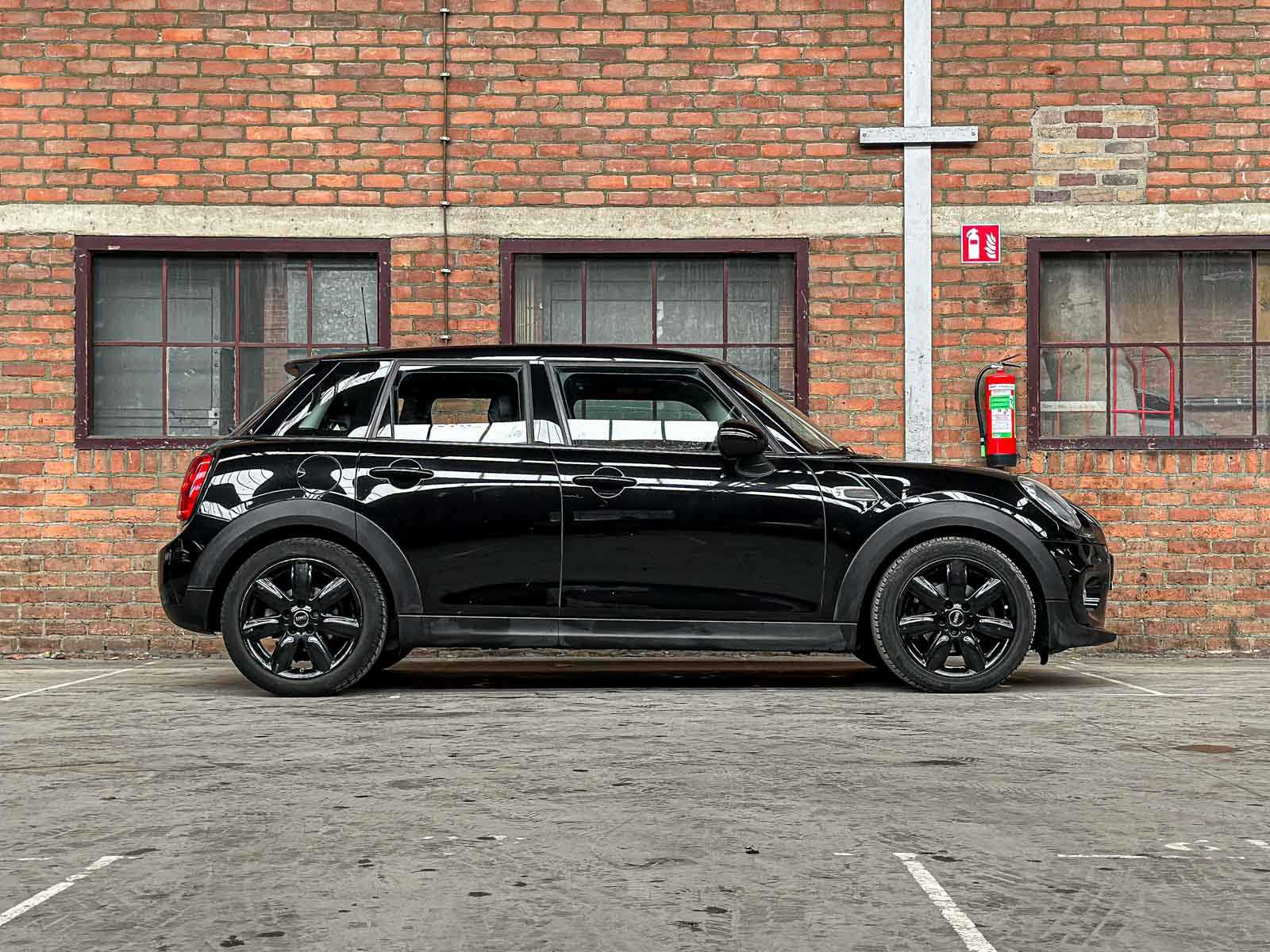 Mini Cooper 1.5 Business 136pk 2016 (Origineel-NL), KR-270-J