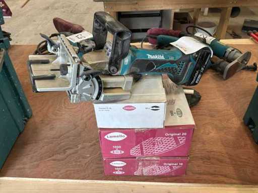Młynek z klapką Makita DPJ180 z 2022 roku