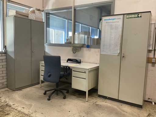 Arbeitsplatz bestehend aus: Schreibtisch - Stuhl - (2x) Schrank
