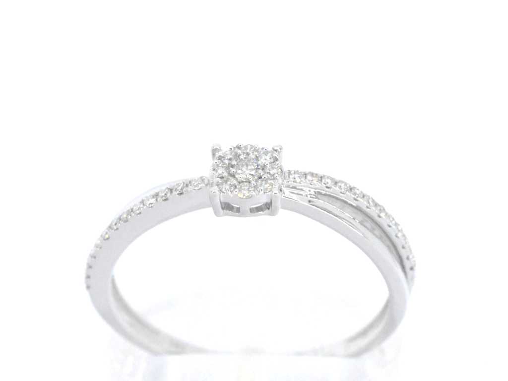 Bague en or blanc avec diamants