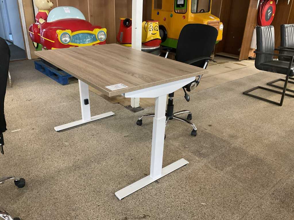 Schreibtisch mit Bürostuhl