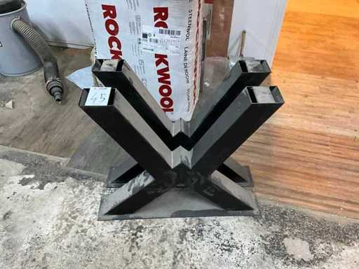 Tavolo da pranzo con gamba incrociata (2x)