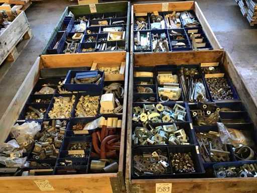 pallets bevestigingsmaterialen en diversen (4x)