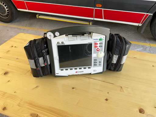 ECG combination with dephibrilator