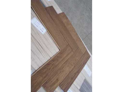 76,05 m² Massief eiken visgraat 20mm Clay oil