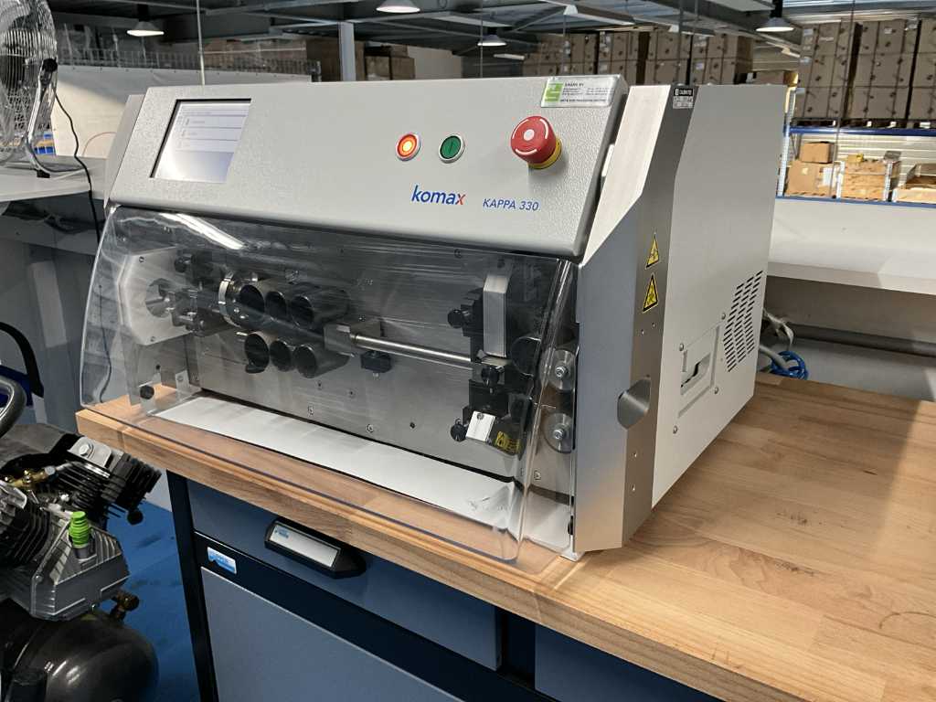 2018 Komax Kappa 330 Maszyna do ściągania izolacji z podajnikiem