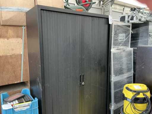 Armoire à dossiers avec portes coulissantes