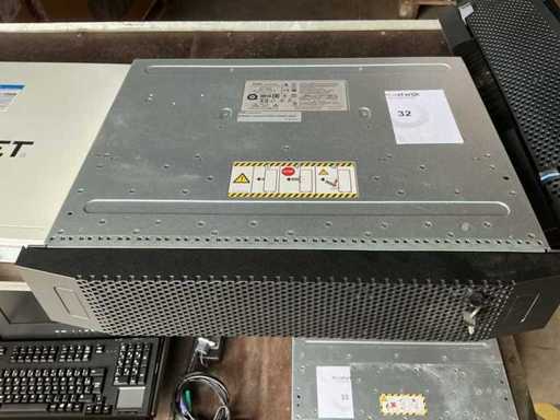 Server Dell EMS,SAE met 13 harde SAS schijven 2,5”