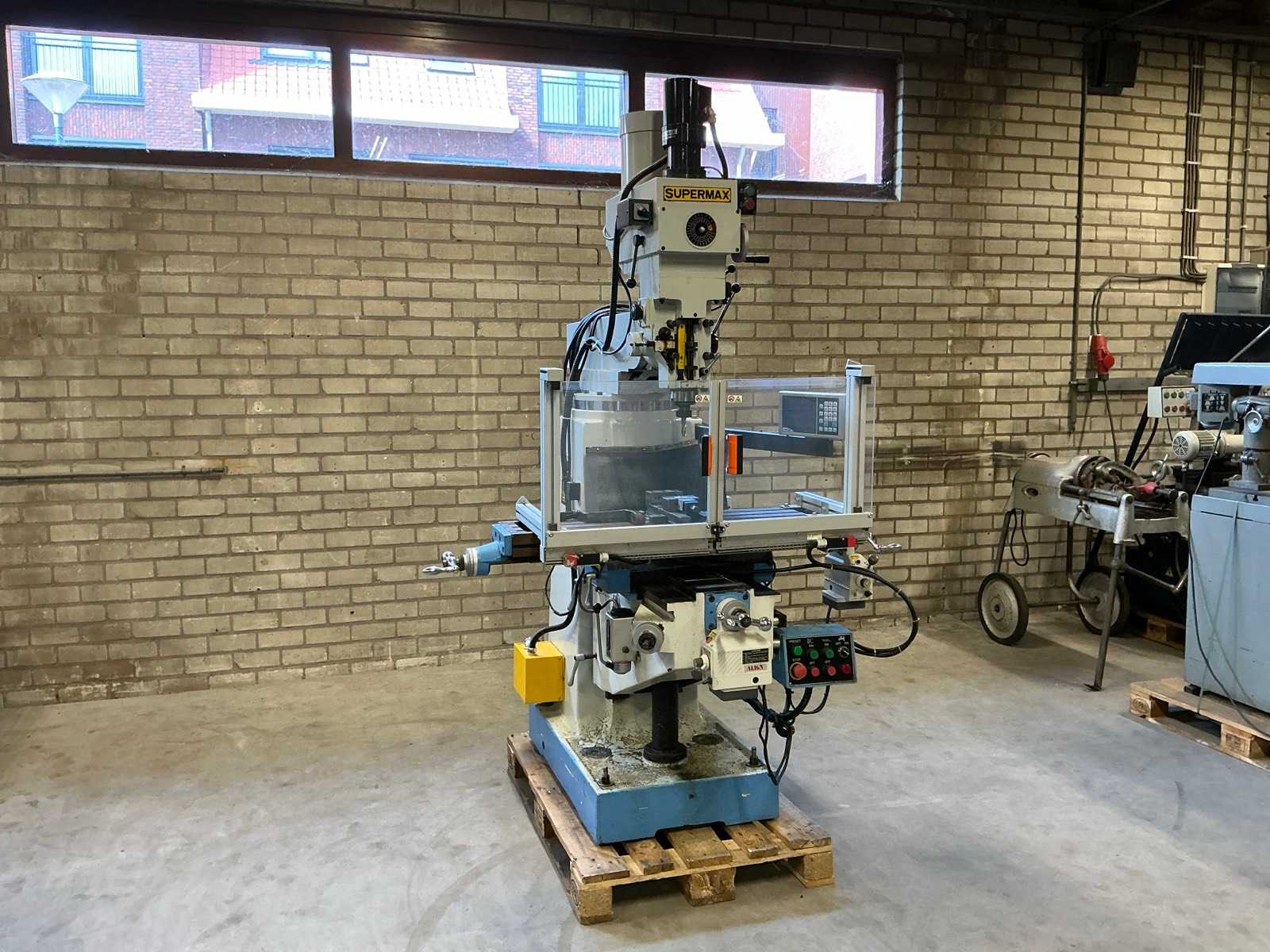 Supermax YCM-16VS CNC Bed Milling Machine