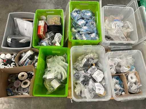 Seria różnych części basenowych