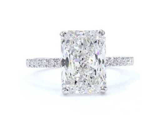 Inel din aur alb de 18 carate cu 4,37 ct. Diamond