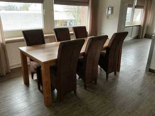 Eetkamertafel met 6 stoelen