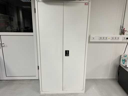 Armoire d’atelier LISTA avec contenu