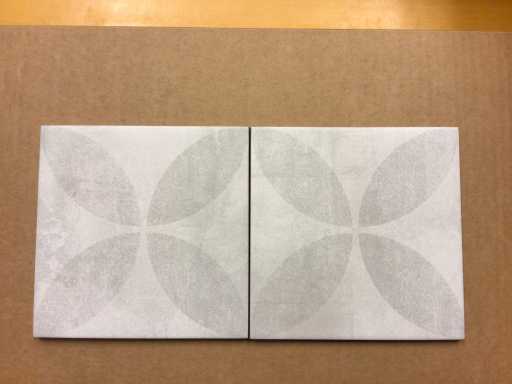 Source : Décoration en stuc : carreaux de sol 15x15 cm 38 m²