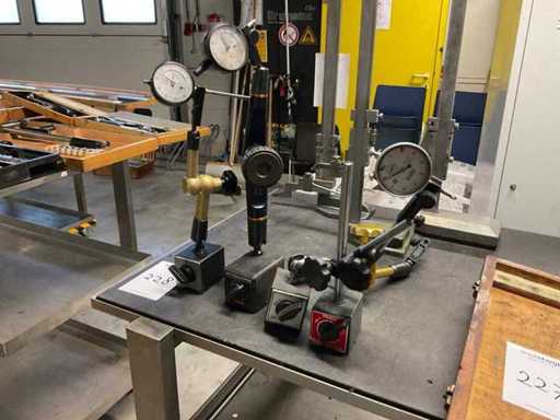 Magnetic measuring stand (4x)