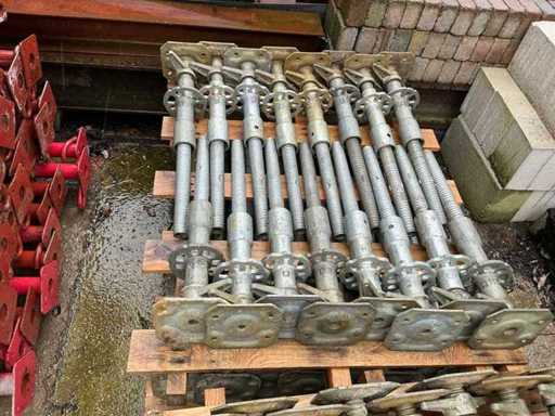 Altrad Pedestal with Foot Spindle (32x)