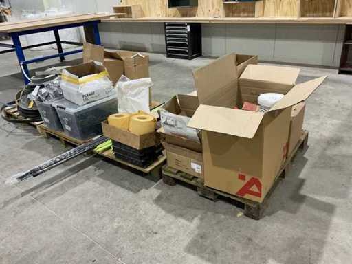 Lotto di parti di mobili