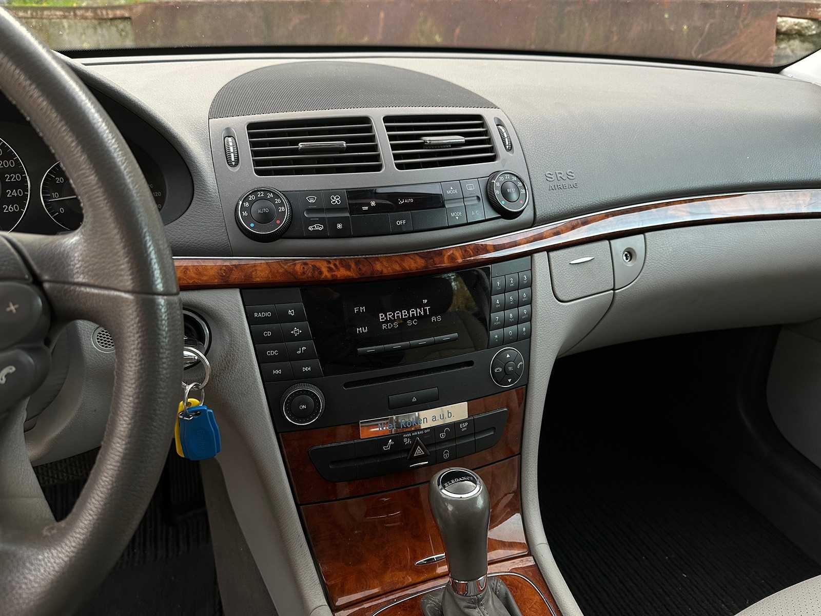 Mercedes-Benz E200 Limousine 2007 E-Klasse (Original-NL + 1. Besitzer), 92-XK-RH Youngtimer