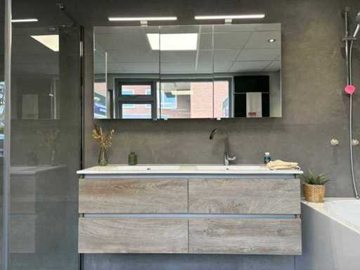 Ensemble de salle de bain d’exposition