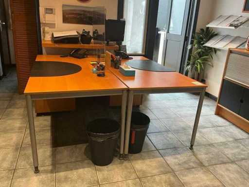 Bureau (2x) met kast en ladenblok