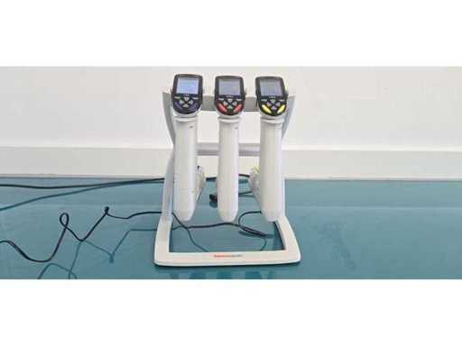 Thermo Scientific - 2019 - E1-ClipTip - Electronic Pipettes with Charging Stand (3x)