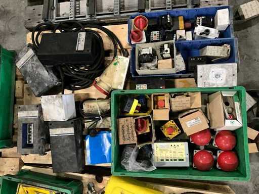 Lotto di apparecchiature e accessori