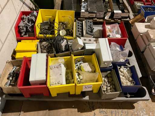 O mulțime de accesorii electrice