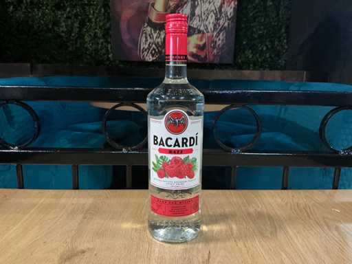 Bacardi - Rum met raspberry smaak (2x)