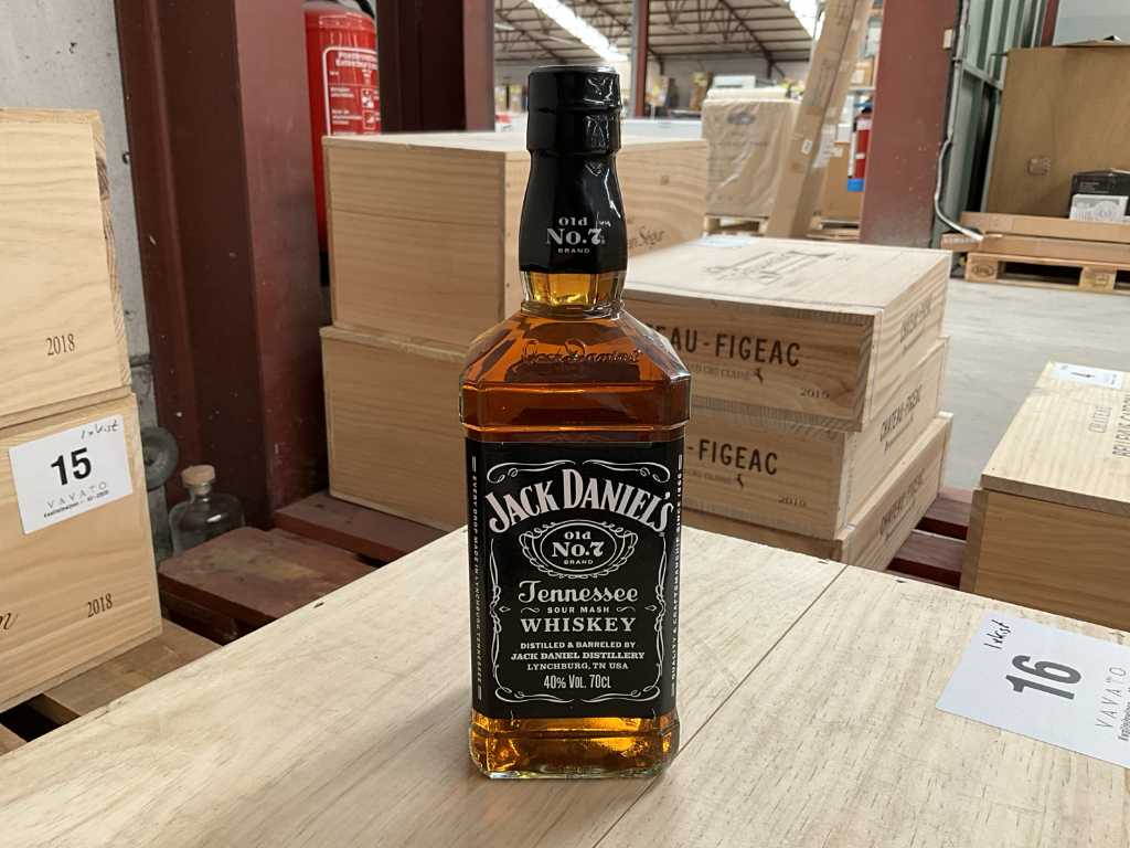 5x bottle of whiskey JACK DANIELS NO.7