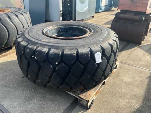 Bridgestone 23.5 R 25