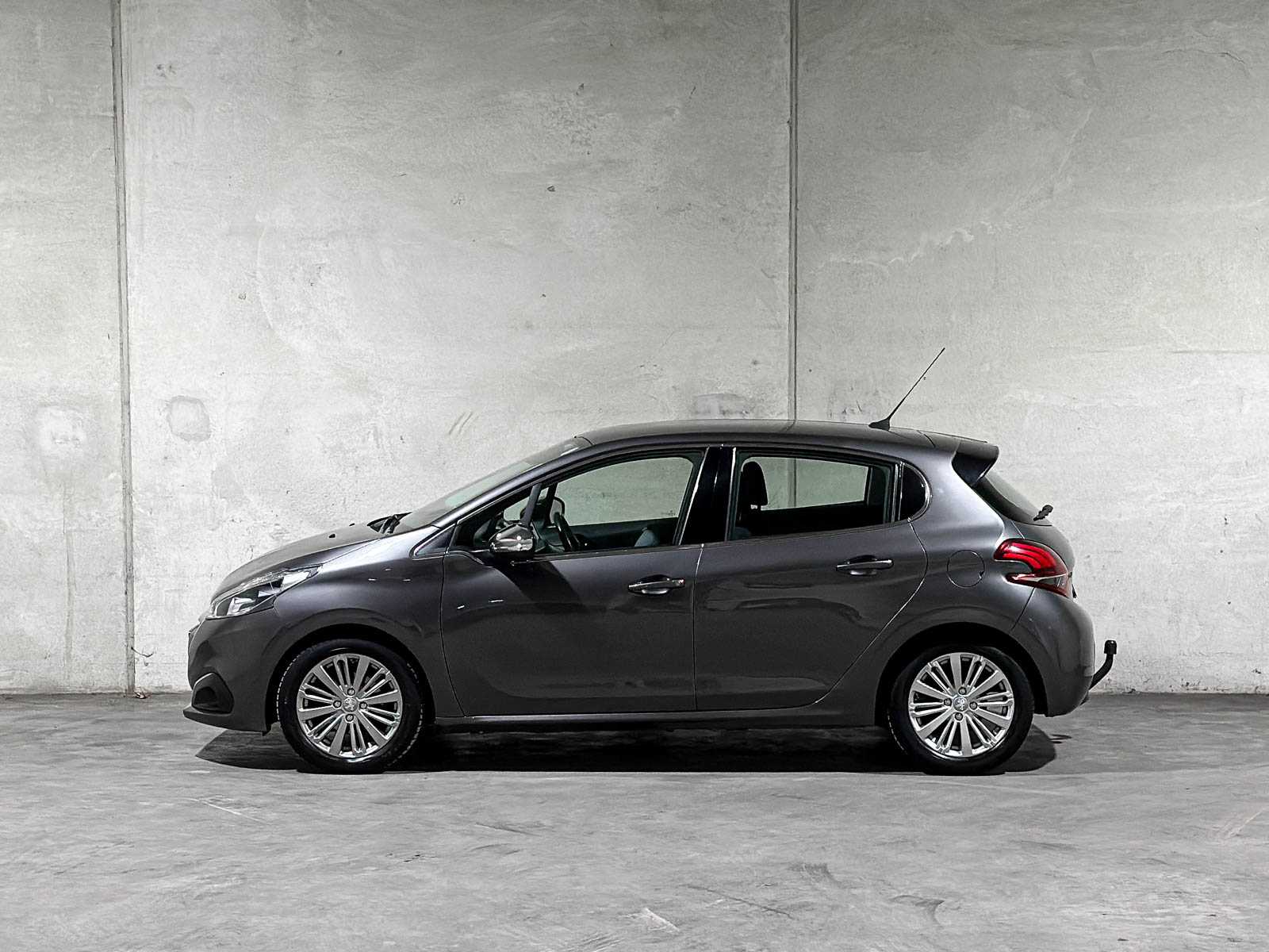 Peugeot 208 1.2 PureTech Blue Lease Executive 82hp 2018, TB-383-S