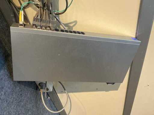Ubiquity Ulcom USW-24 2510V Switch 24port 19"
