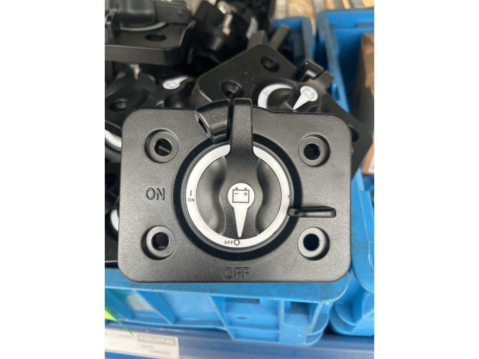 170x Mouser Reess LV Disconnect Switch – Type 880064