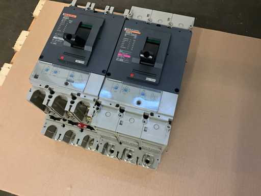 Merlin Gerin Compact NS 400H / 400A MCCB circuit breaker (2x)