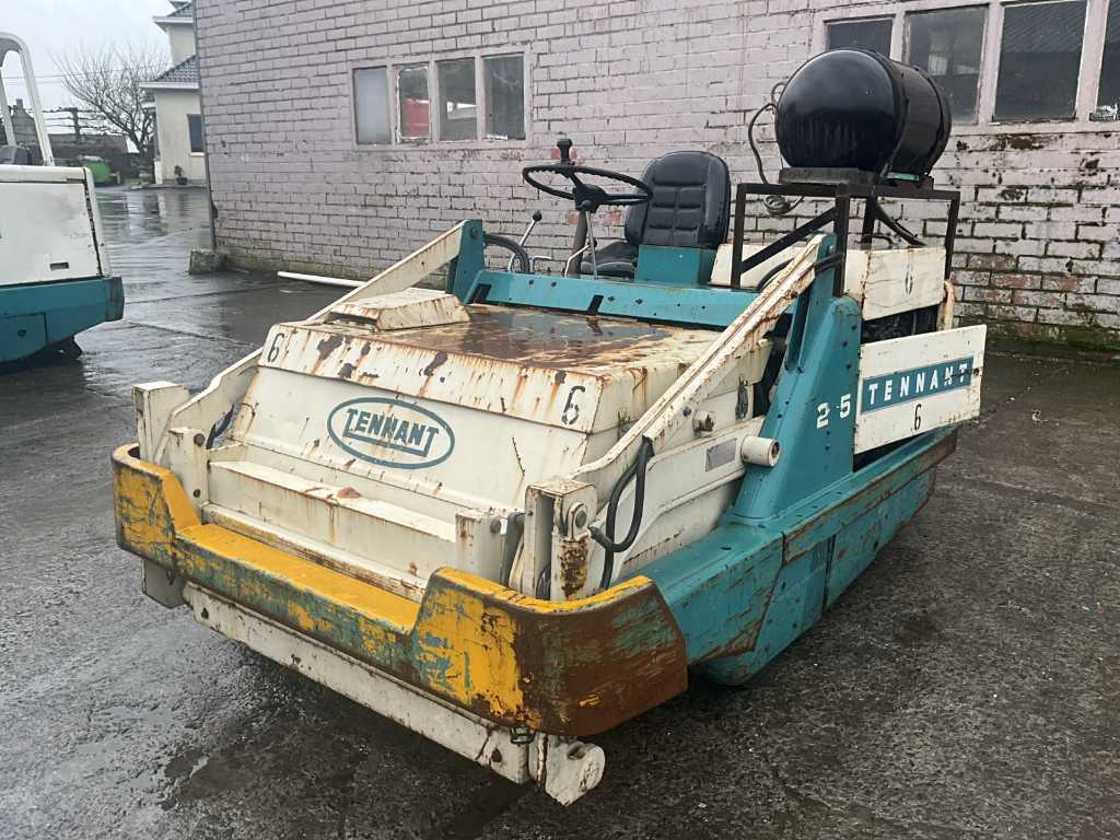 1984 Tennant Power sweeper Balayeuse automotrice