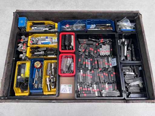   Items of turning steels and cutting tools